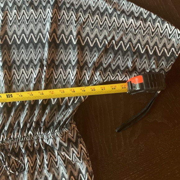 Emma & Michelle women’s white gray chevron midi dress pockets size 8 casual - Picture 15 of 16